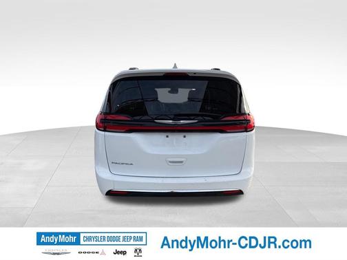 Bright White Clearcoat 2022 Chrysler Pacifica Touring L