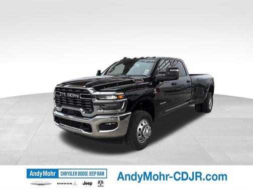 Diamond Black Crystal Pearlcoat 2026 RAM 3500 Big Horn Crew Cab 4x4 8' Box