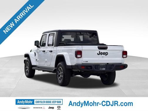 Bright White Clearcoat 2024 Jeep Gladiator Sport S