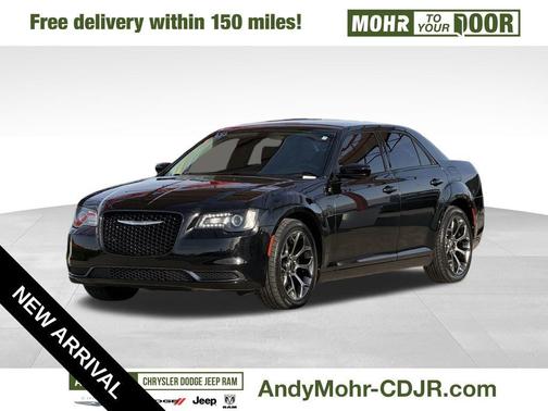 Gloss Black 2018 Chrysler 300 Touring