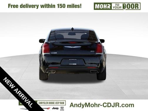 Gloss Black 2018 Chrysler 300 Touring