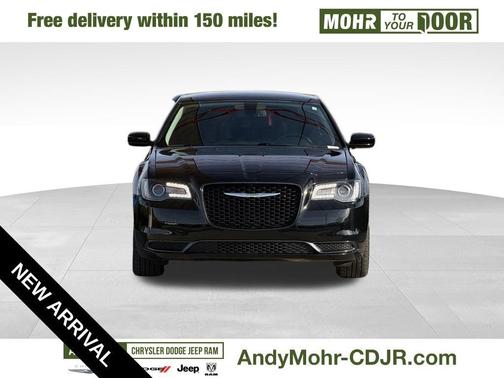 Gloss Black 2018 Chrysler 300 Touring