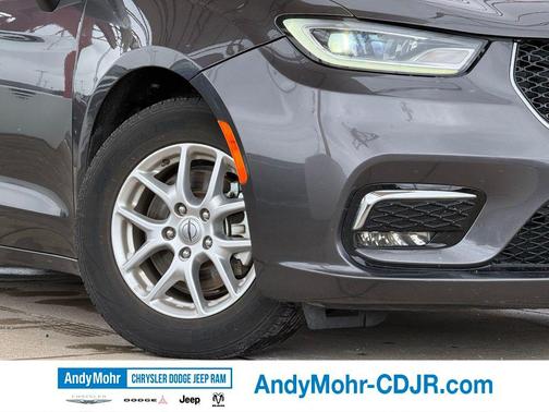 Granite Crystal Metallic Clearcoat 2023 Chrysler Pacifica Touring L