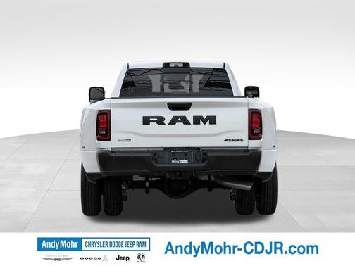 Bright White Clearcoat 2026 RAM 3500 Tradesman Crew Cab 4x4 8' Box