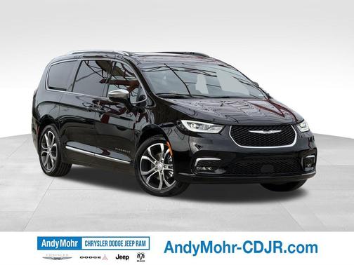 Diamond Black Crystal Pearlcoat 2026 Chrysler Pacifica L