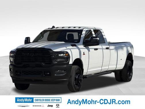 Bright White Clearcoat 2026 RAM 3500 Tradesman Crew Cab 4x4 8' Box