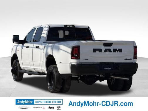 Bright White Clearcoat 2026 RAM 3500 Tradesman Crew Cab 4x4 8' Box