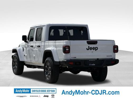 Bright White Clearcoat 2026 Jeep Gladiator Sahara 4x4