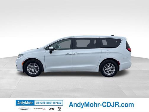 Bright White Clearcoat 2023 Chrysler Pacifica Touring L