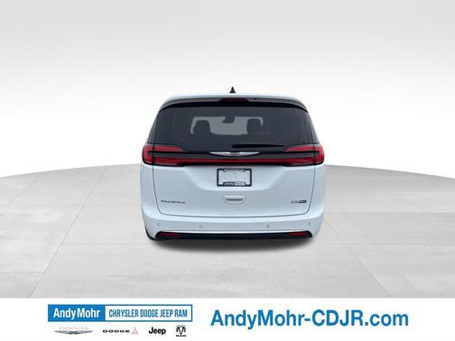 Bright White Clearcoat 2023 Chrysler Pacifica Touring L