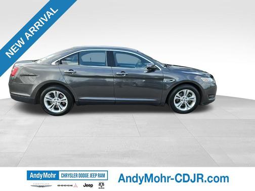 Magnetic 2017 Ford Taurus SEL