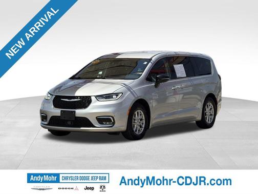 Silver Mist Clearcoat 2024 Chrysler Pacifica Touring L