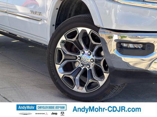 Ivory White Tri-Coat Pearlcoat 2021 RAM 1500 Limited