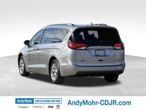 Billet Silver Metallic Clearcoat 2017 Chrysler Pacifica Limited