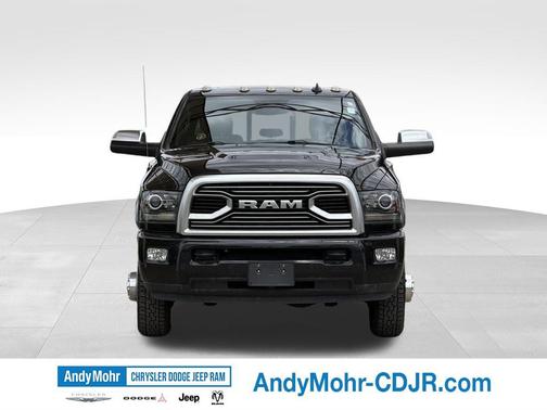Brilliant Black Crystal Pearlcoat 2018 RAM 3500 Limited Crew Cab 4x4 8' Box