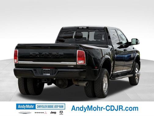 Brilliant Black Crystal Pearlcoat 2018 RAM 3500 Limited Crew Cab 4x4 8' Box