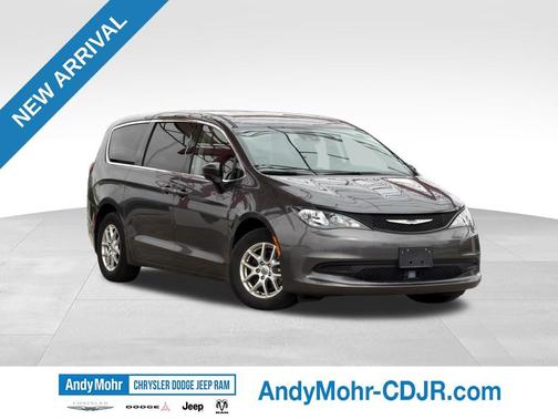 Crystal Metallic 2023 Chrysler Voyager LX