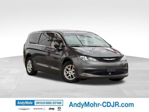 Crystal Metallic 2023 Chrysler Voyager LX