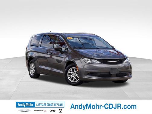 Crystal Metallic 2023 Chrysler Voyager LX