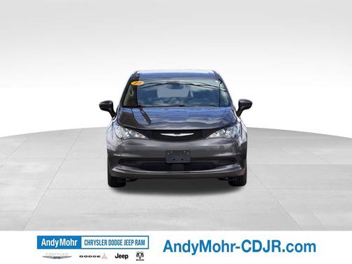 Crystal Metallic 2023 Chrysler Voyager LX