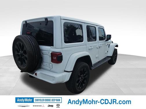 Bright White Clearcoat 2022 Jeep Wrangler Unlimited Sahara