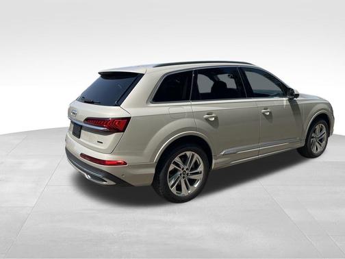 2024 Audi Q7 55 Premium Plus