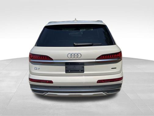 2024 Audi Q7 55 Premium Plus