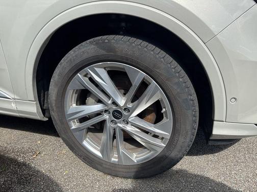 2024 Audi Q7 55 Premium Plus