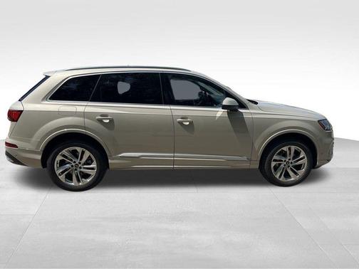 2024 Audi Q7 55 Premium Plus
