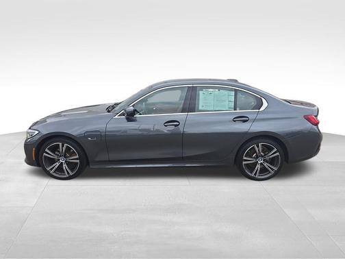 2022 BMW 330e xDrive