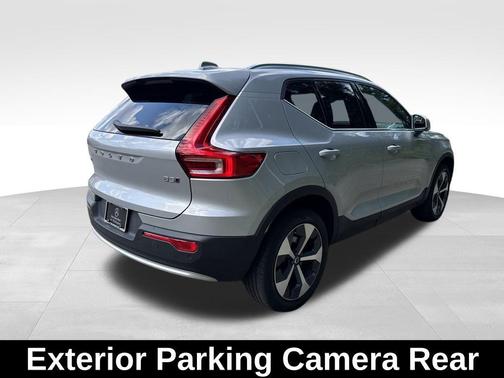 2025 Volvo XC40 B5 Plus Bright Theme