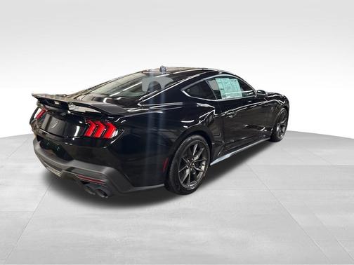 2025 Ford Mustang Dark Horse