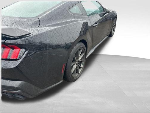 2025 Ford Mustang Dark Horse