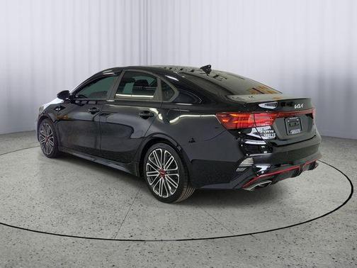 Aurora Black Pearl 2022 Kia Forte GT
