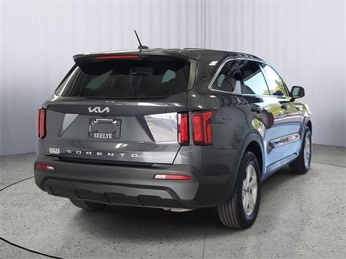 2022 Kia Sorento LX