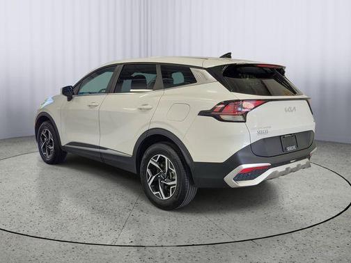 Snow White Pearl 2023 Kia Sportage LX