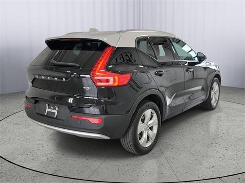 2020 Volvo XC40 T5 Momentum