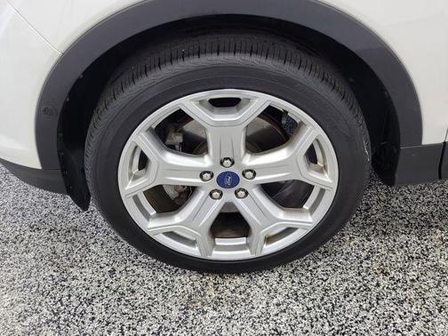 White Platinum Clearcoat Metallic 2019 Ford Escape Titanium