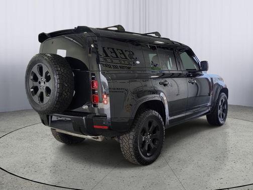 2022 Land Rover Defender 110 SE