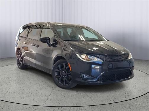 2020 Chrysler Pacifica Touring