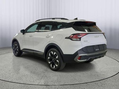 Glacial White Pearl 2023 Kia Sportage X-Line