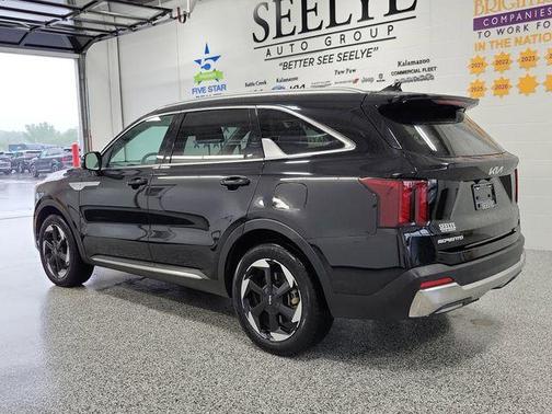 Aurora Black Pearl 2025 Kia Sorento Hybrid EX