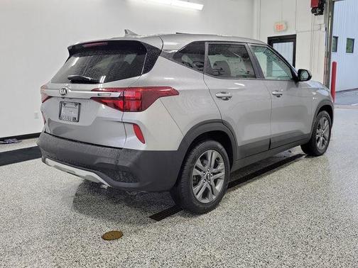 Steel Gray 2021 Kia Seltos LX