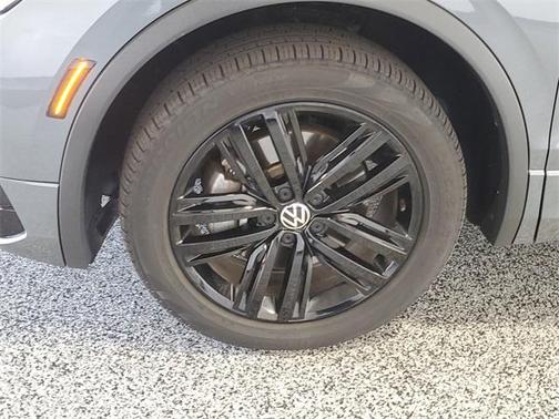 2022 Volkswagen Tiguan 2.0T SE R-Line Black