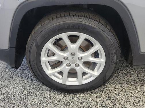 Billet Silver Metallic Clearcoat 2016 Jeep Cherokee Latitude
