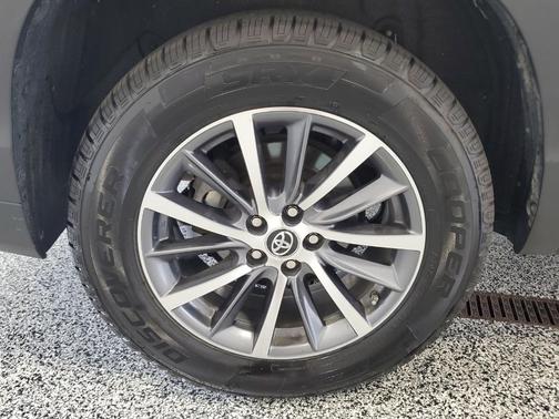 Celestial Silver Metallic 2019 Toyota Highlander XLE