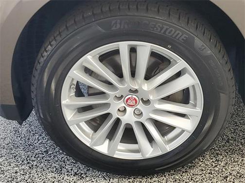 2017 Jaguar F-PACE 35t Prestige