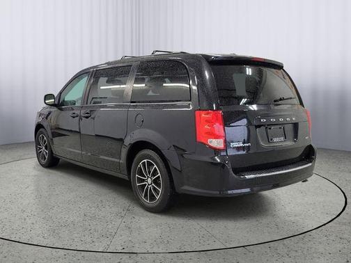 Brilliant Black Crystal Pearlcoat 2018 Dodge Grand Caravan GT