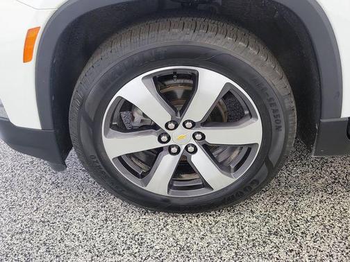 Summit White 2022 Chevrolet Traverse LT Leather