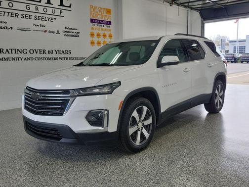 Summit White 2022 Chevrolet Traverse LT Leather